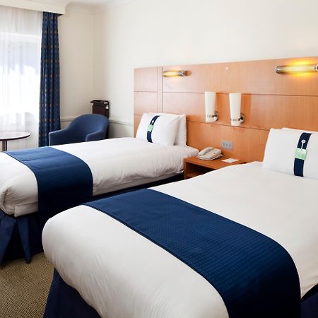 Holiday Inn Guildford By Ihg Exteriör bild