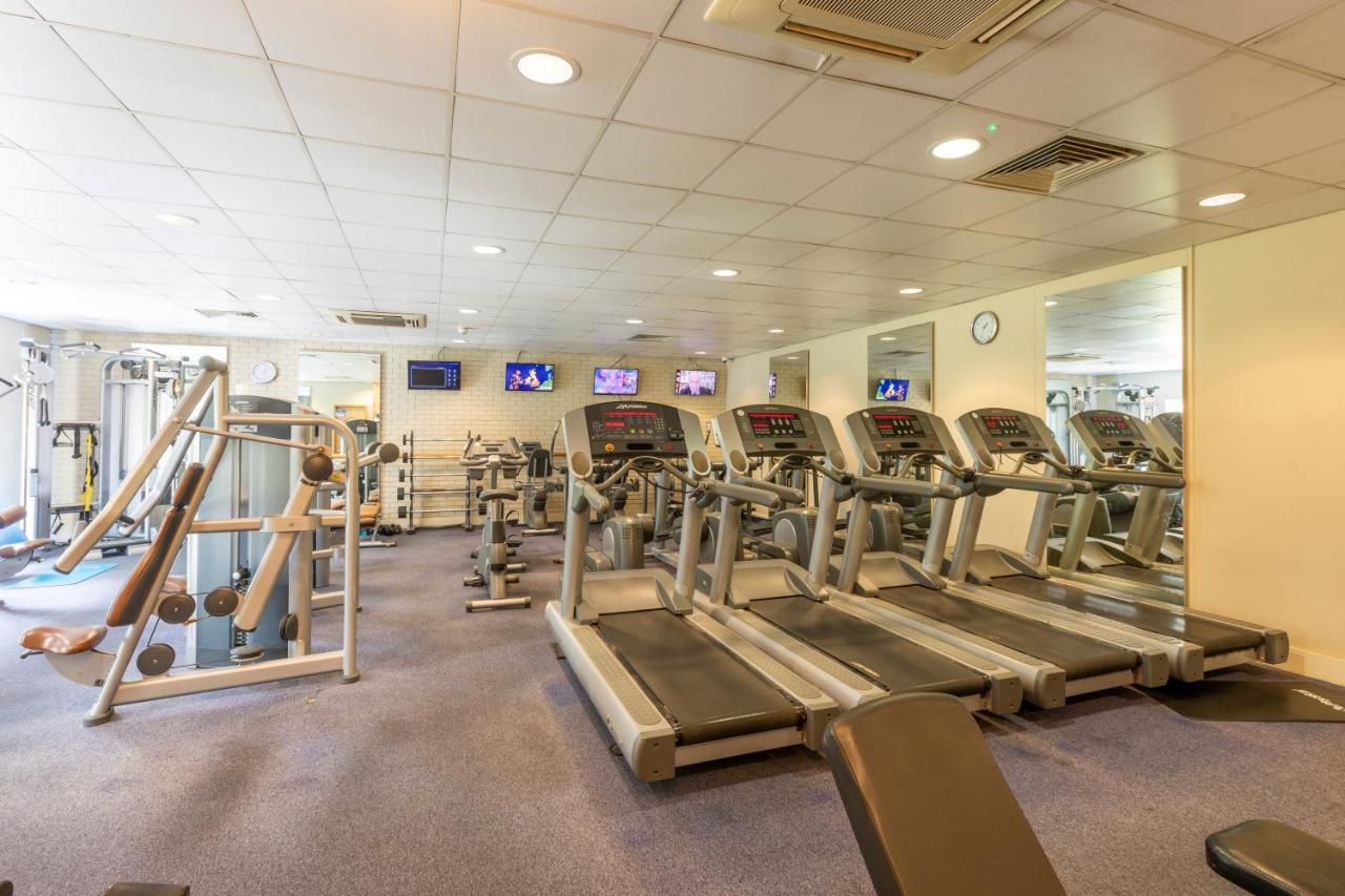 Holiday Inn Guildford By Ihg Exteriör bild