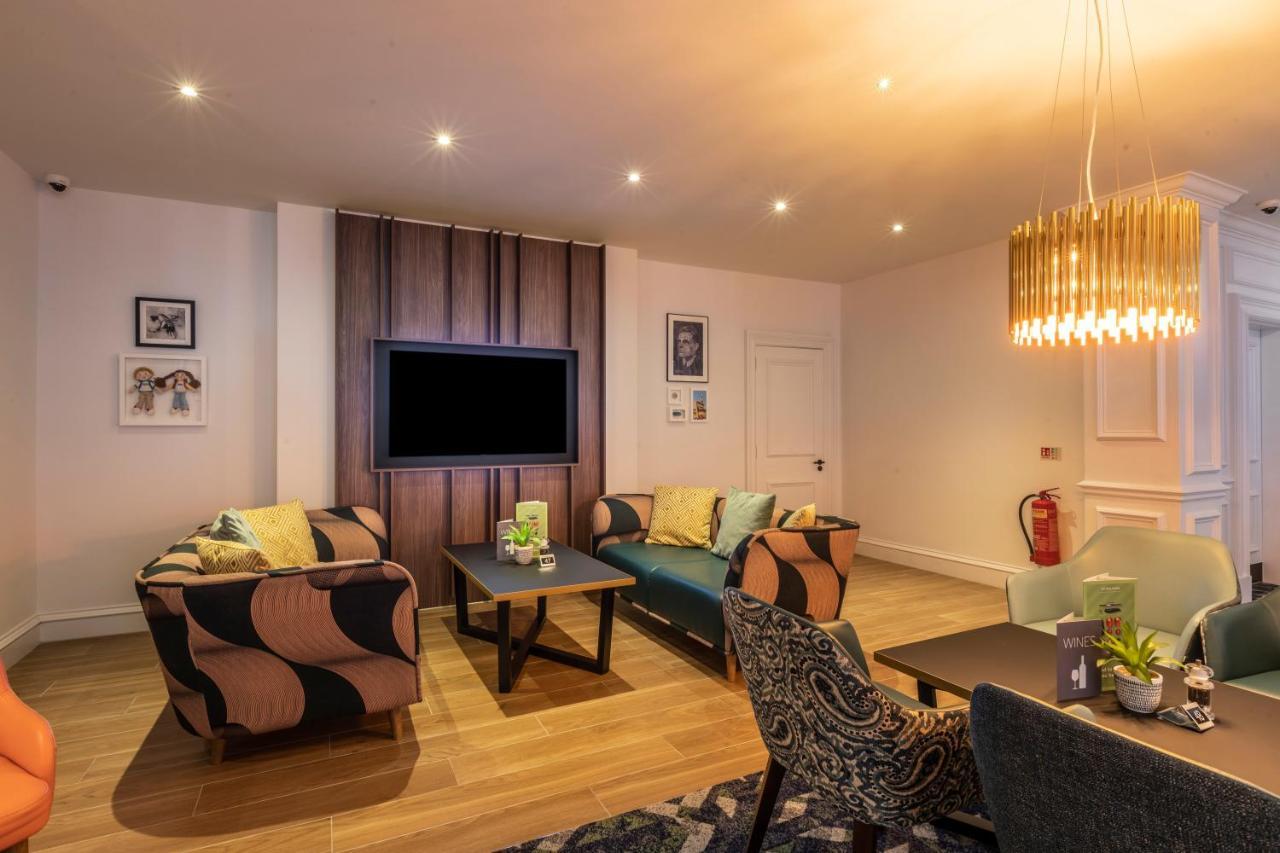 Holiday Inn Guildford By Ihg Exteriör bild