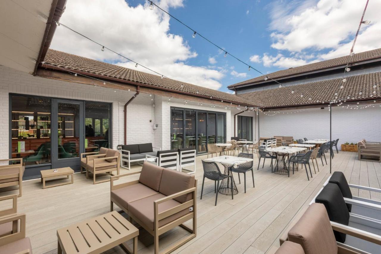 Holiday Inn Guildford By Ihg Exteriör bild