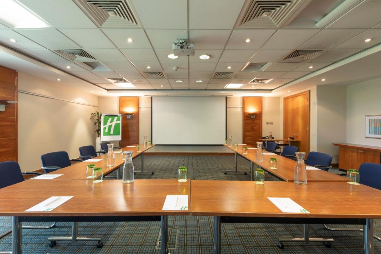 Holiday Inn Guildford By Ihg Exteriör bild