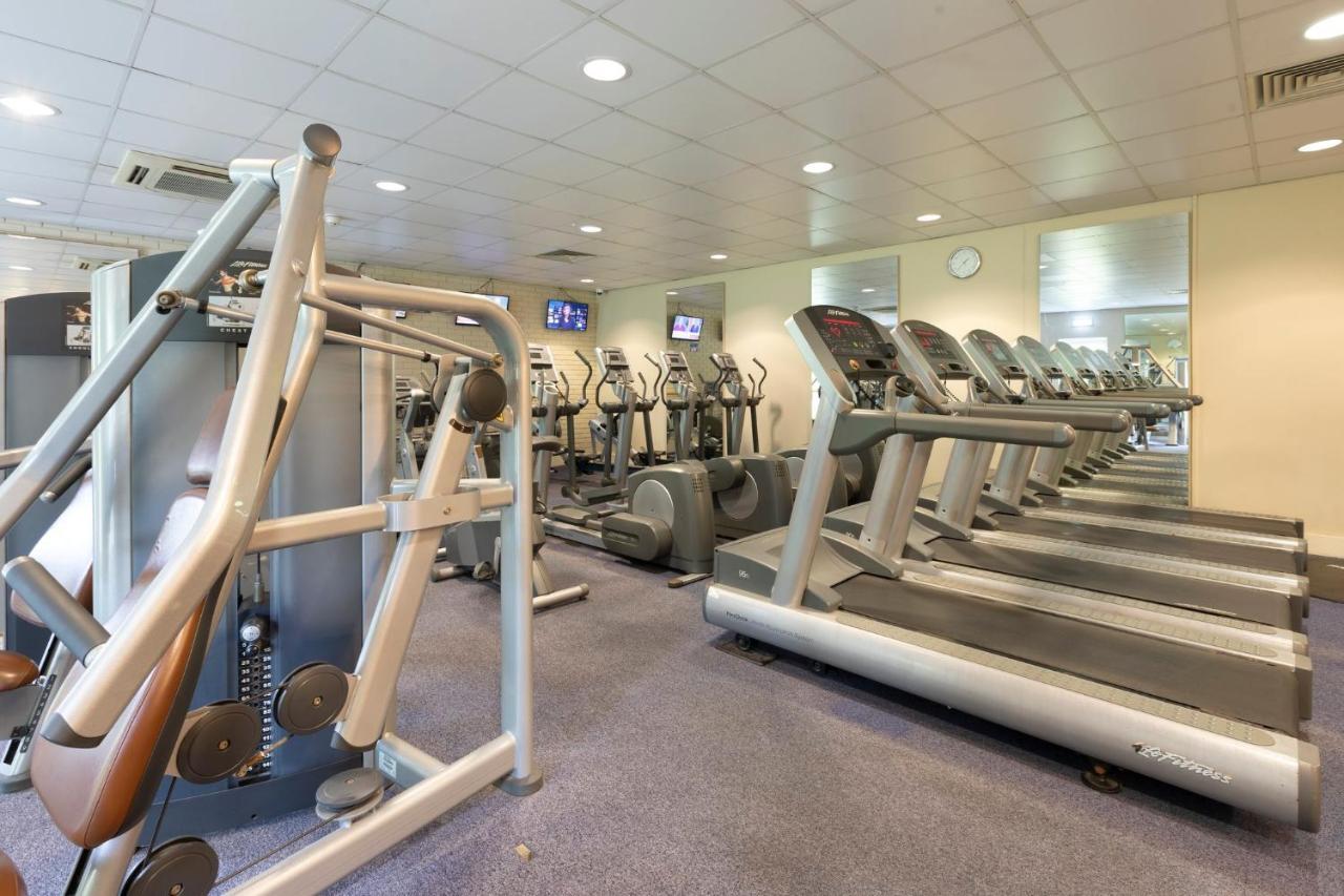 Holiday Inn Guildford By Ihg Exteriör bild