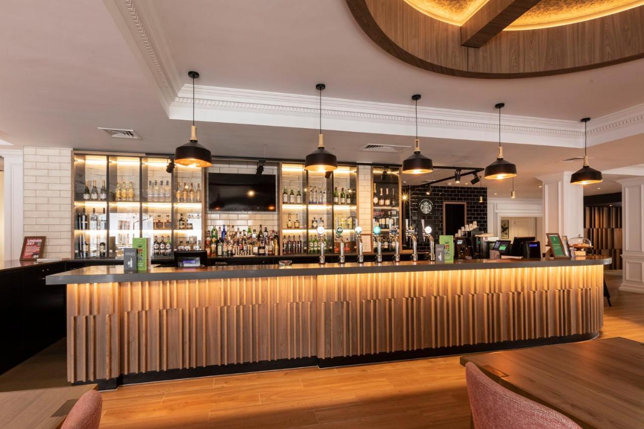 Holiday Inn Guildford By Ihg Exteriör bild