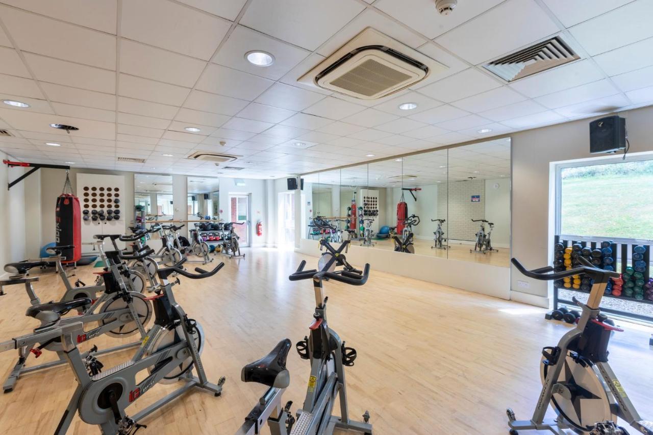 Holiday Inn Guildford By Ihg Exteriör bild