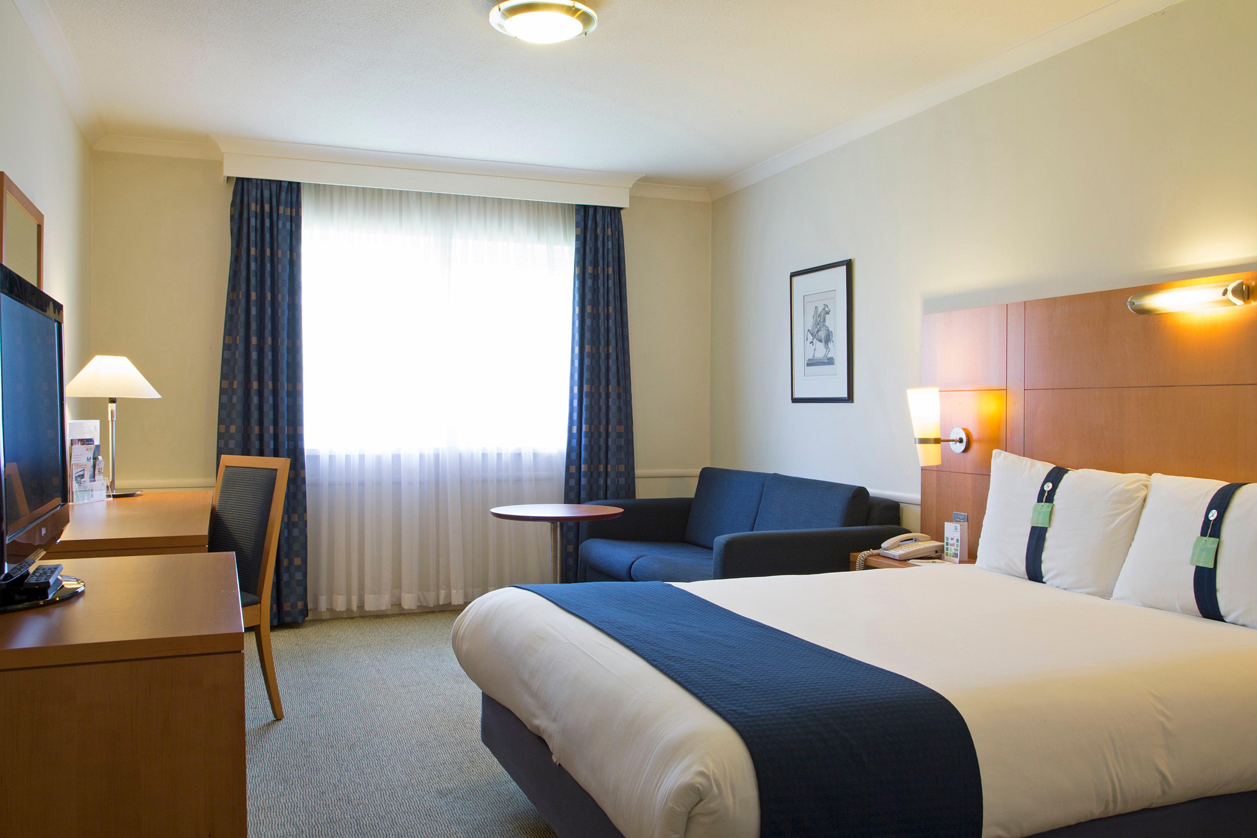 Holiday Inn Guildford By Ihg Exteriör bild