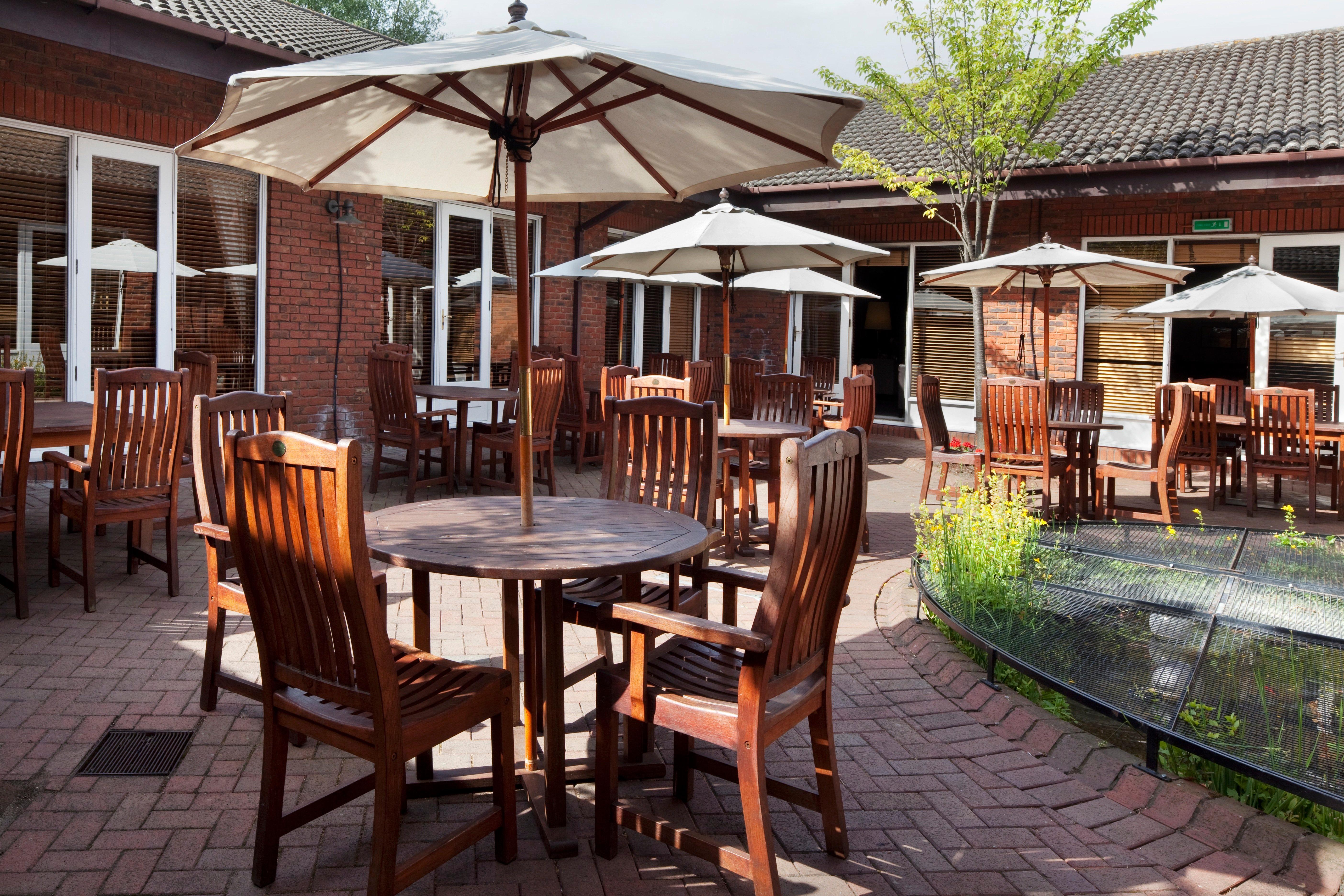 Holiday Inn Guildford By Ihg Exteriör bild