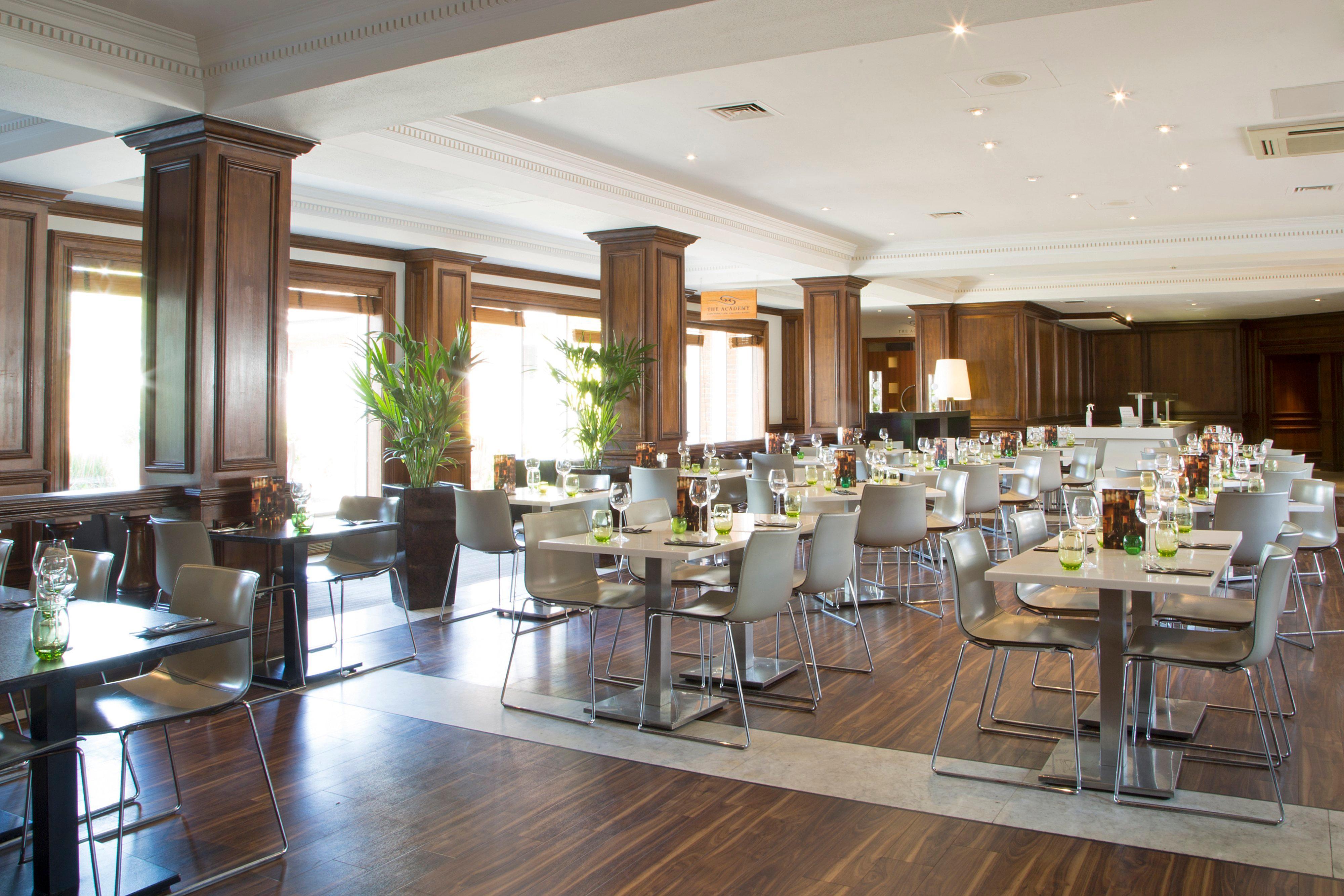 Holiday Inn Guildford By Ihg Exteriör bild