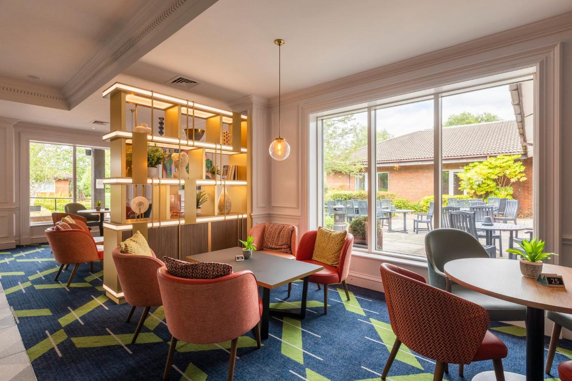 Holiday Inn Guildford By Ihg Exteriör bild