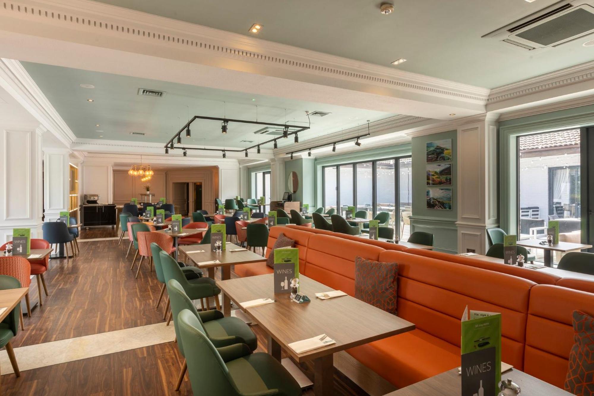 Holiday Inn Guildford By Ihg Exteriör bild
