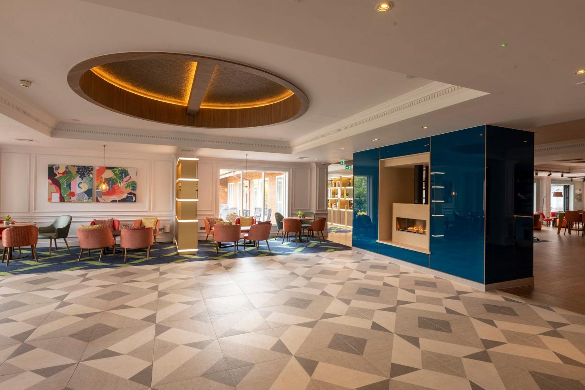 Holiday Inn Guildford By Ihg Exteriör bild